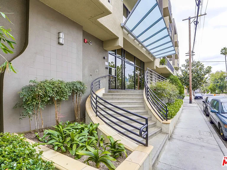 7320 Hawthorn Ave #203 — Photo 5