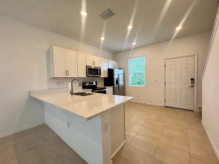 8528 Daybreak St — Photo 8