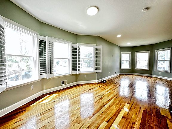 5th image of 259 Duncan Ave #1