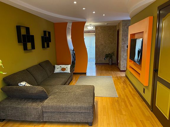 4th image of 21 Pearsall St