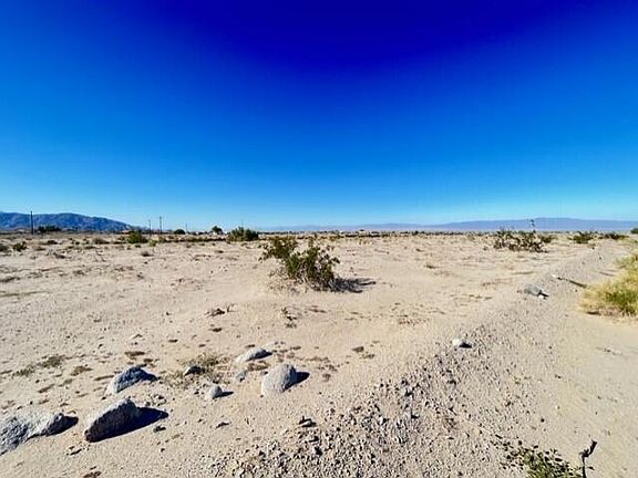 3rd image of 2641 Desert Dr