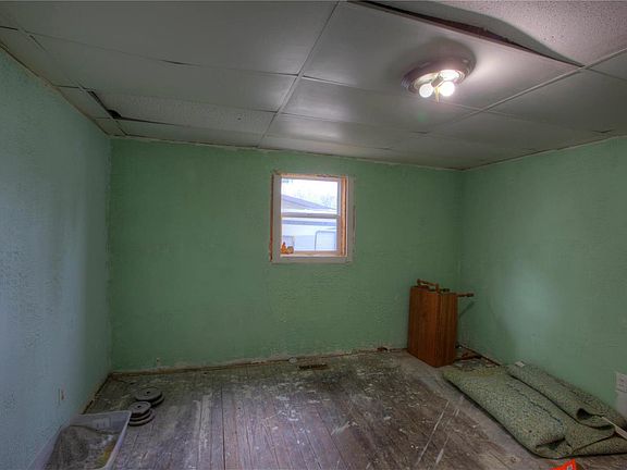3rd image of 604 Newton Ave