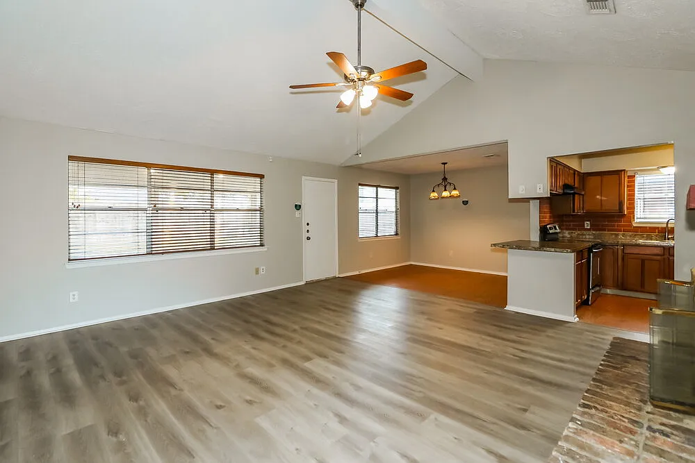 4 bed, 2.0 bath, 1725 sqft, $1,910 — Photo 4