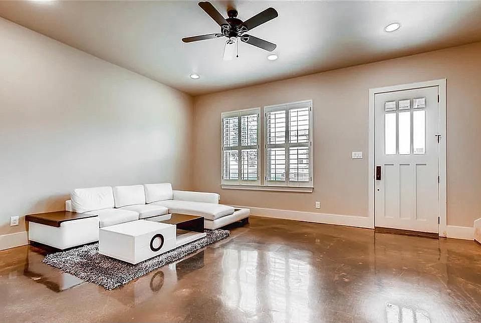 1st image of 615 Stadtbach St