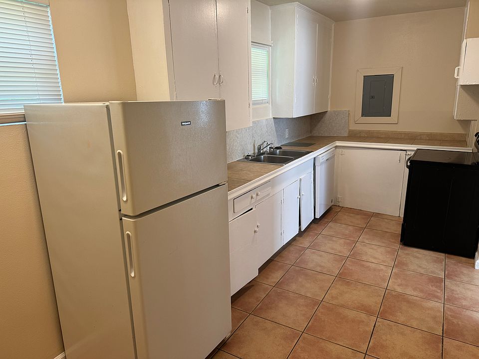 2nd image of 812 N Hyer Ave #A
