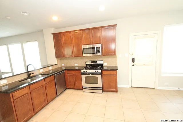 2207 Petseri Park — Photo 10