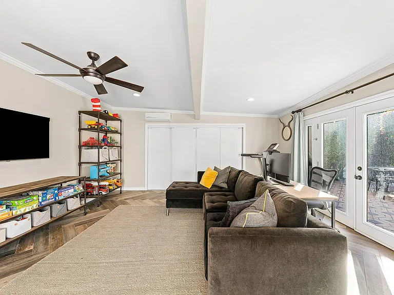6160 San Vicente Blvd — Photo 20