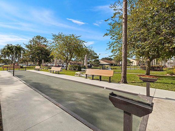 4th image of 628 Sea Pine Way #F2