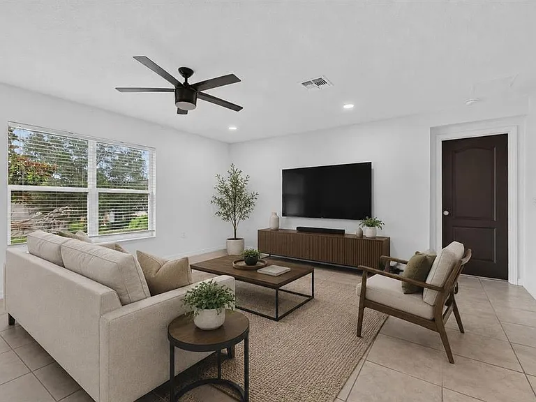 1097 Augustus Dr — Photo 9