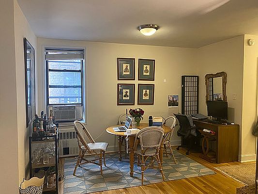 3rd image of 110 Bank St APT 3F