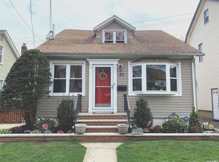 82 Stewart St, Floral Park, NY 11001