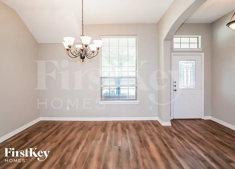 5829 Nathaniel Dr — Photo 4