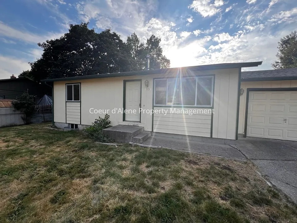 10953 N Skylark Ln