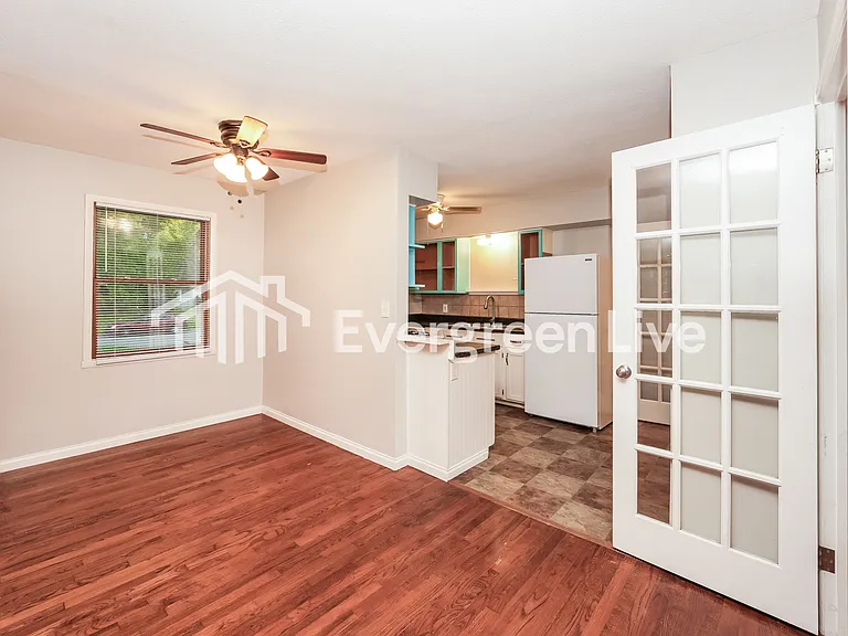 1307 Cedar Dr — Photo 4