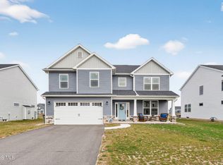151 Valley Hall Dr, Perrysburg, OH 43551