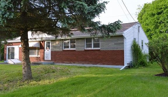 3rd image of 240 Garden Ln
