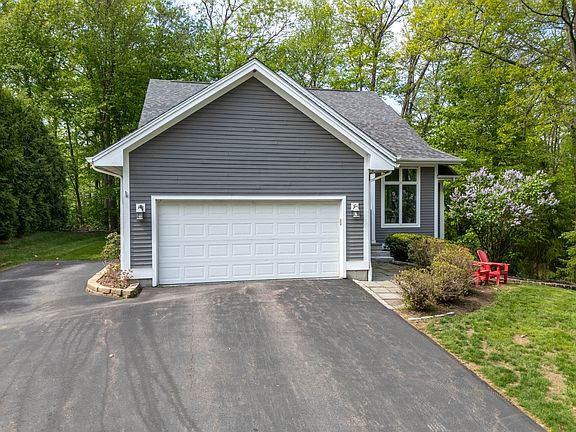 4th image of 26 Thayer Pond Road