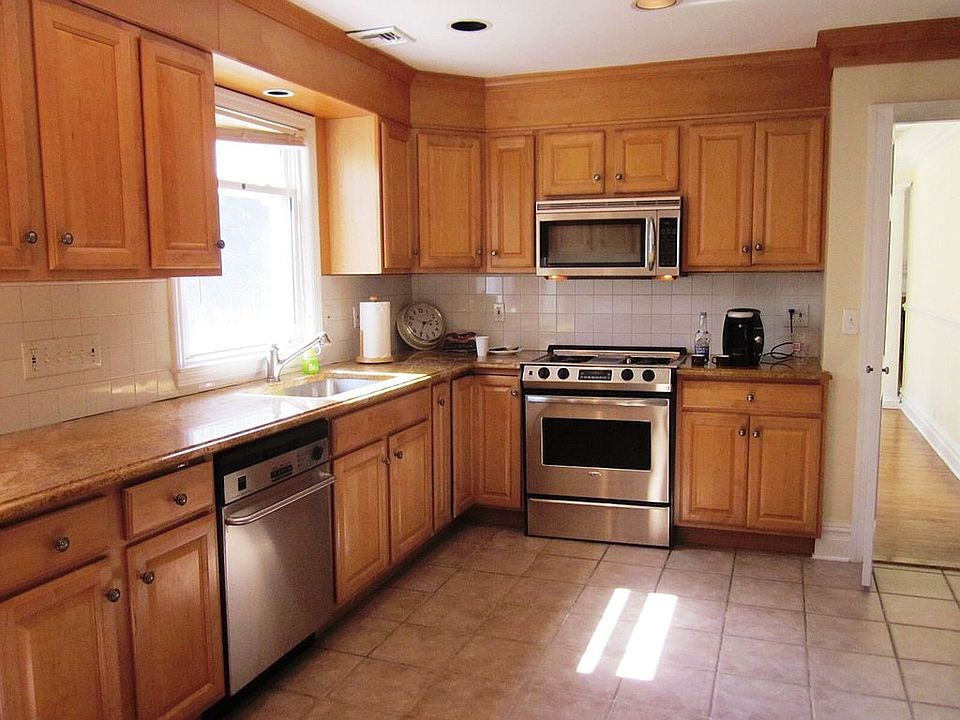 2nd image of 402 Mamaroneck Rd