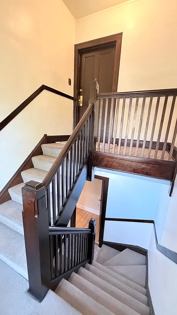 3 bed, 1200 sqft, $2,100 — Photo 2