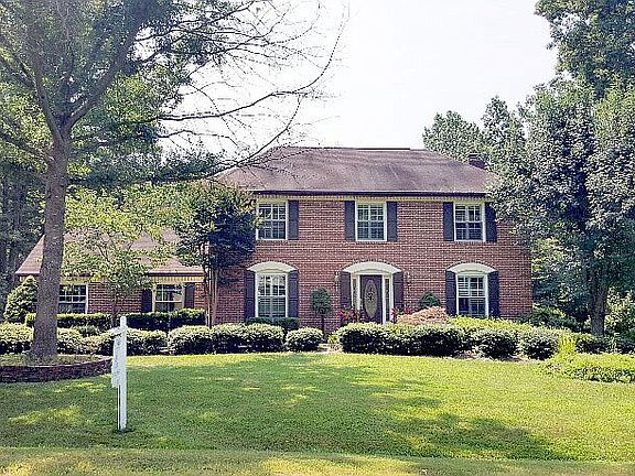 2nd image of 5363 Wade Ln
