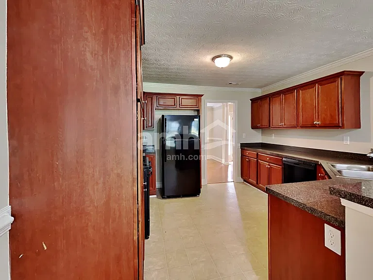 141 Bridgemill Dr — Photo 3