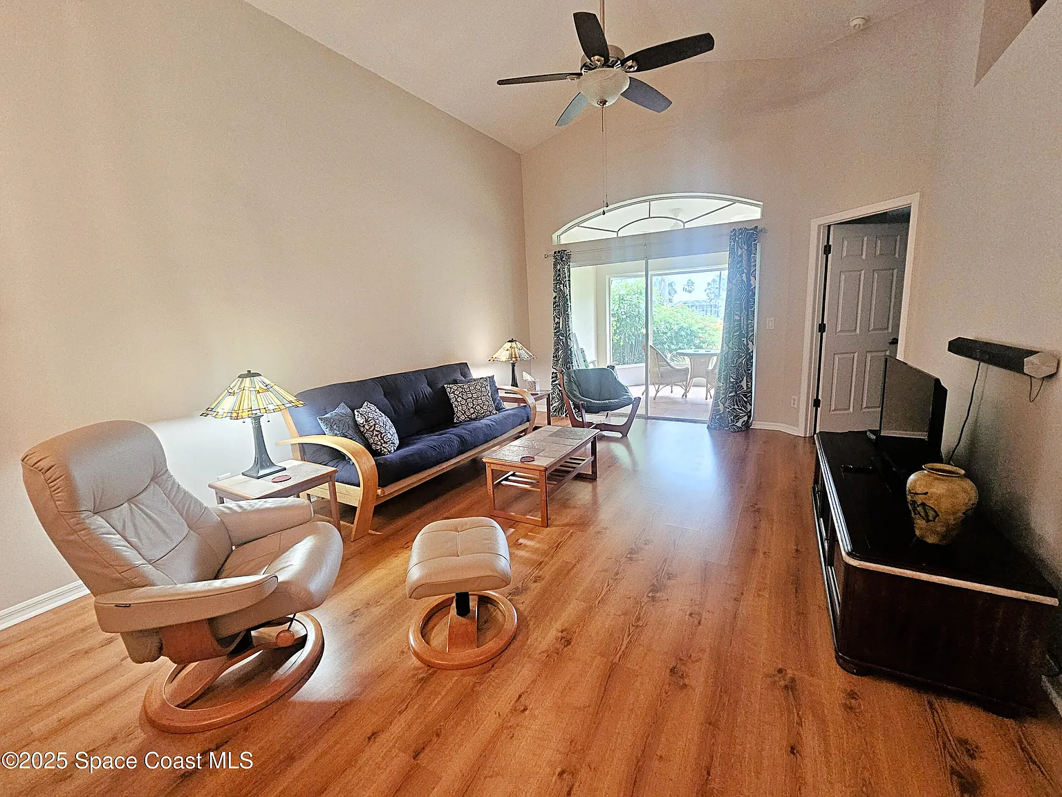 3 bed, 2.0 bath, 1389 sqft, $2,850 — Photo 4