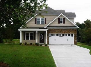 4 Bay Dr, Sneads Ferry, NC 28460