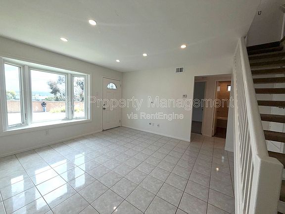 5th image of 1862 Hanford Dr
