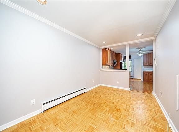2nd image of 307 Monroe St APT 3