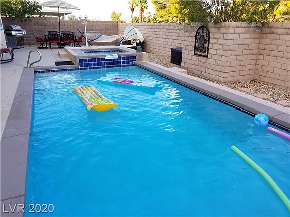 3rd image of 4142 Hallendale Dr