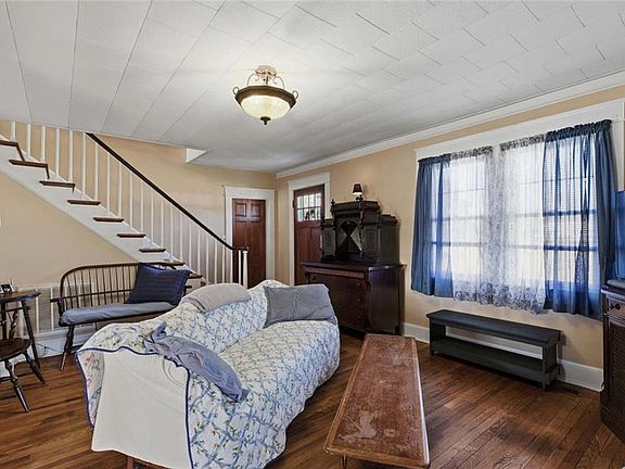 4th image of 590 Sand Bank Rd