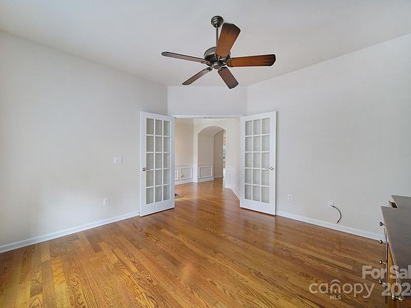 4th image of 35089 Carnation Ln