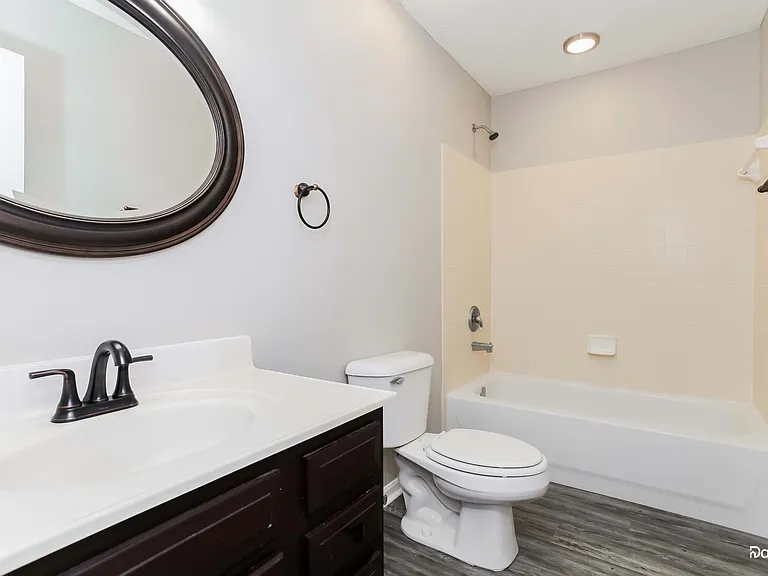 831 Harbor Pl — Photo 10