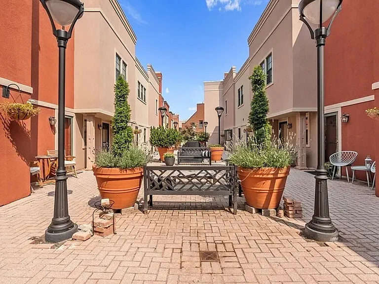 133 Walton St #Townhouse 129 — Photo 6