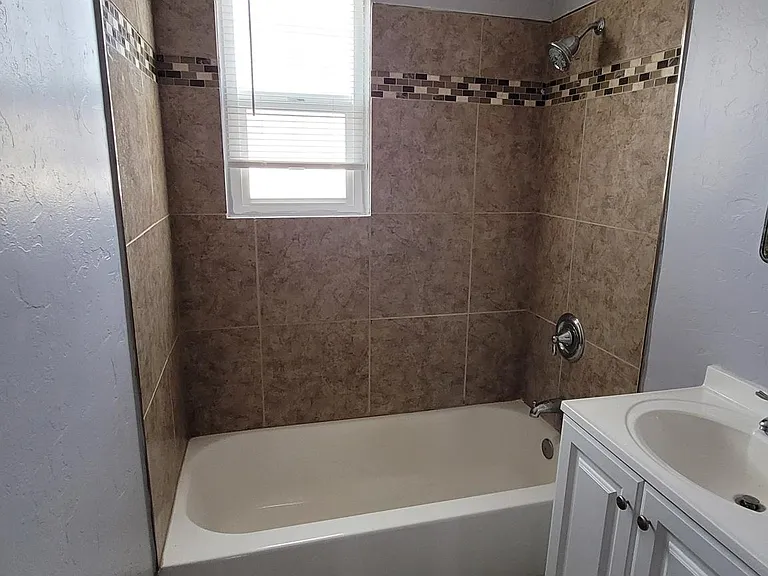 2026 N Tucson Blvd — Photo 4