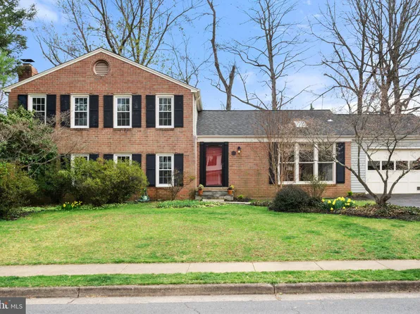1204 Bradfield Dr SW, Leesburg, VA 20175