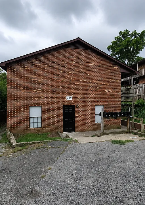 1400 W Academy St #9