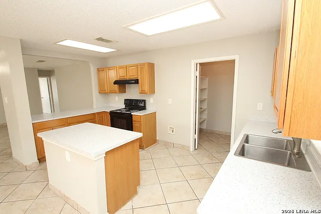 7807 Pecan Hts — Photo 11
