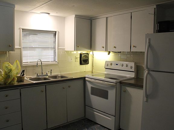 4th image of 79 N Washington St