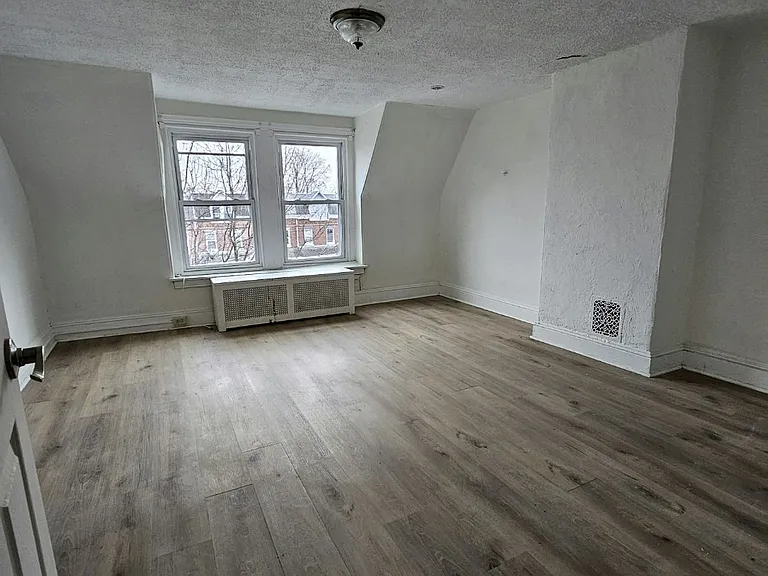 751 Haws Ave #1-2 — Photo 2