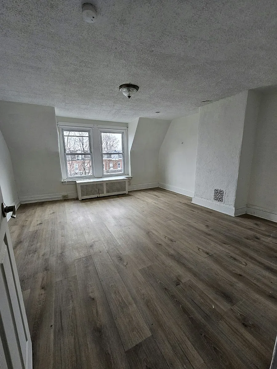 Photo 2 of 10 - 751 Haws Ave #1-2 - Norristown, PA Building Photo - 751 Haws Ave #1-2