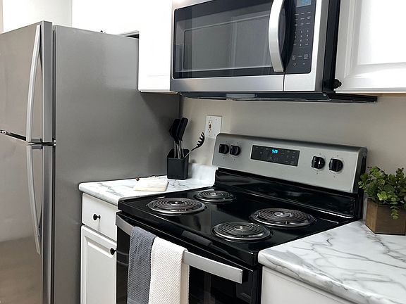 3rd image of 1708 Arbor Sq #1704-107