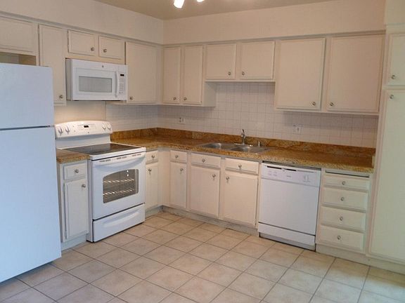4th image of 606 Rolling Green Dr