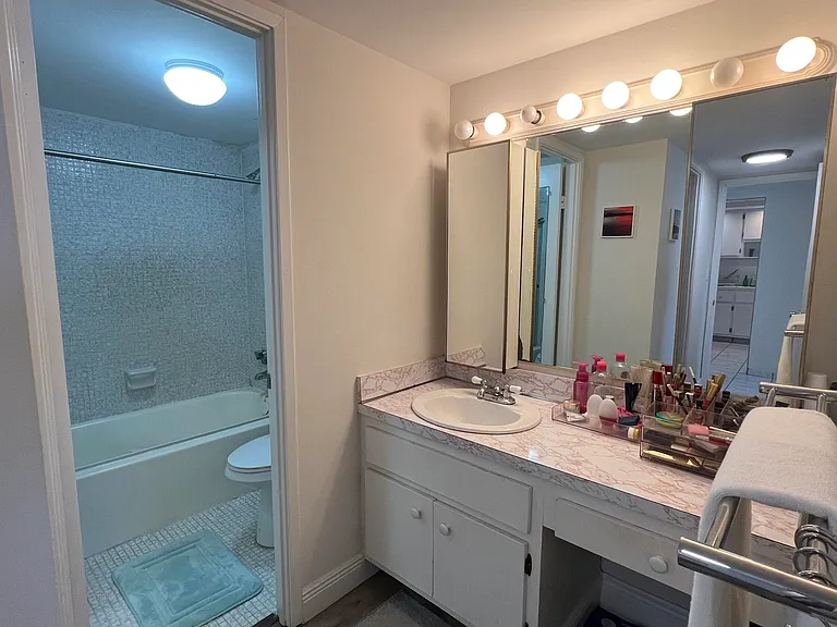 1301 Miami Gardens Dr #514W — Photo 4