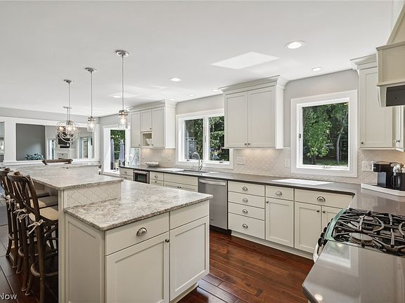 3rd image of 105 Southwyck Dr