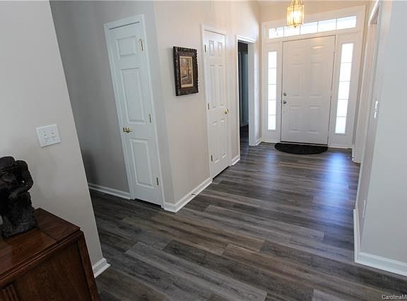 3rd image of 2927 Glen Summit Dr