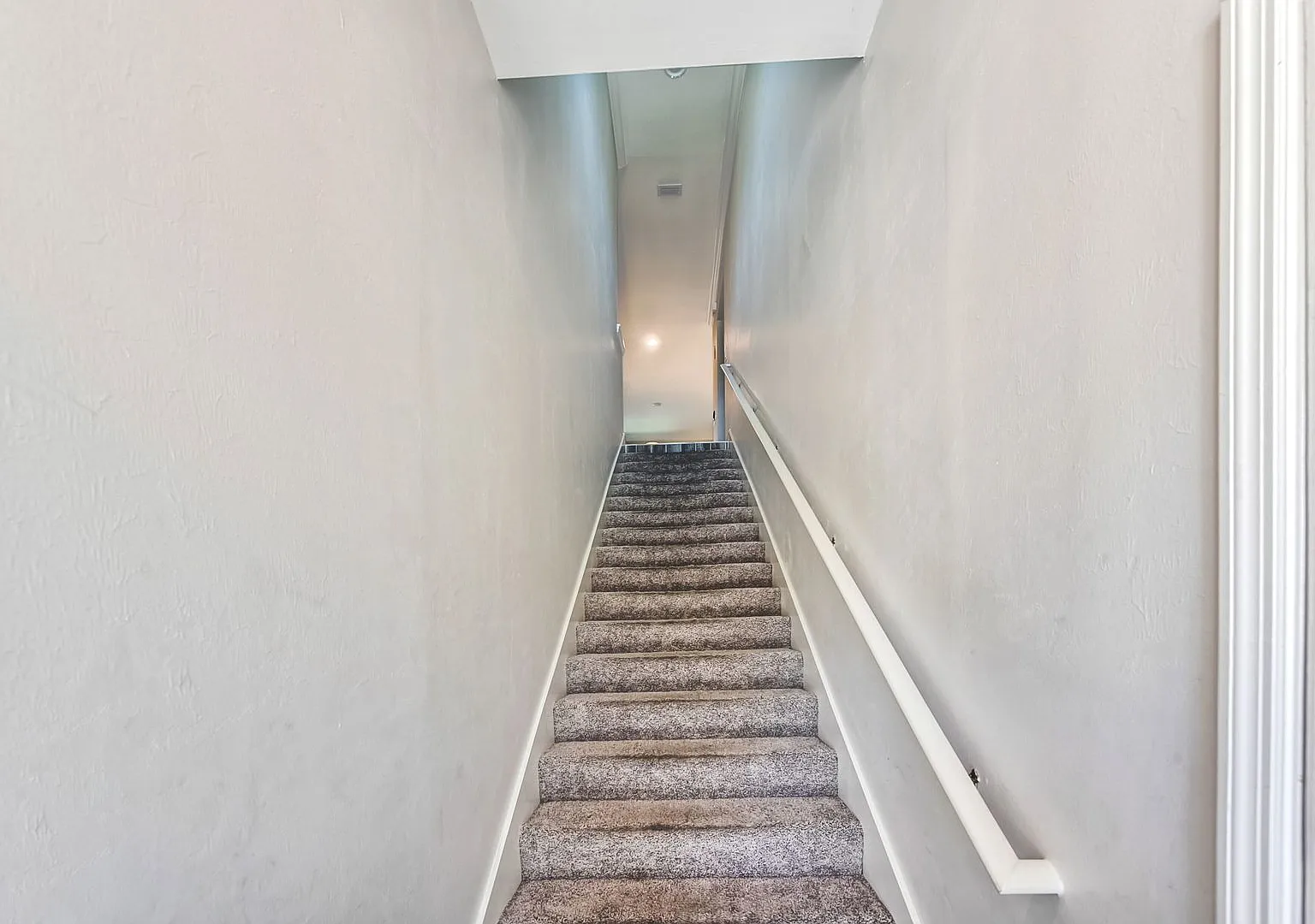 Available from Sep 1st - 3BR/2BA furnished annual 2nd floor townhouse with a 2-car garage in Aval... — Photo 4