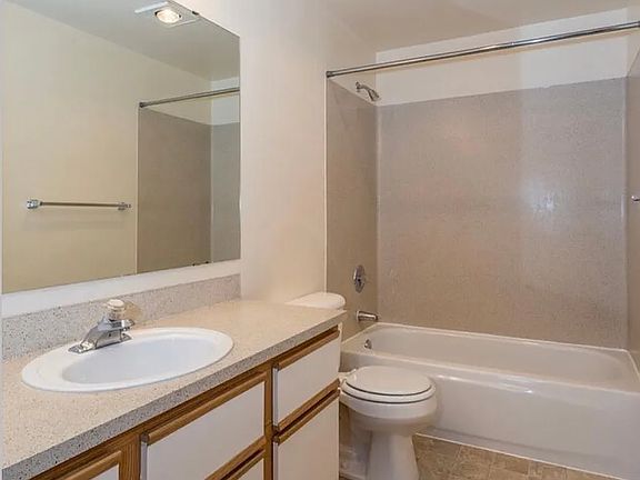 5th image of 2021 NE 90th St APT A303