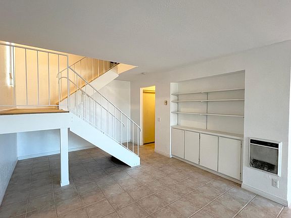 4th image of 702 Silver Dr