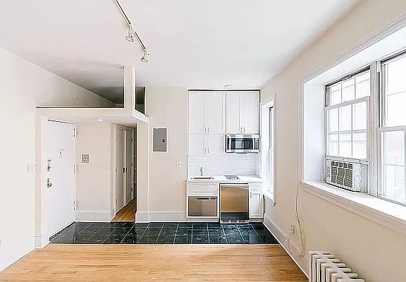 2nd image of 220 Sullivan St APT 2H